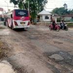 Pospera Lebak Soroti Tajam Jalan Di Pintu Rel Kreta Api Leuwiranji Dan Citeras