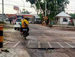 PT. KAI Sebut Perbaikan Jalan Rusak di Pintu Rel Kreta Api Kewenangan Dinas PUPR