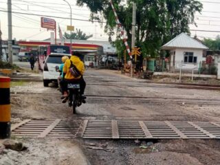 Pt. Kai Sebut Perbaikan Jalan Rusak Di Pintu Rel Kreta Api Kewenangan Dinas Pupr