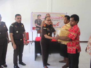 Hari Bhakti Adhyaksa Ke 62, Kejari Biak Numfor Peduli Tuna Netra