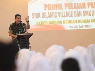 Danrem 052/Wkr Tanamkan Ideologi Pancasila Kepada Siswa Smk Islamic Village Dan Smk Aero Dirgantara