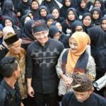 Andika Hazrumy Menerima Penyematan Kehormatan Dari Kasepuhan Desa Adat Ciherang