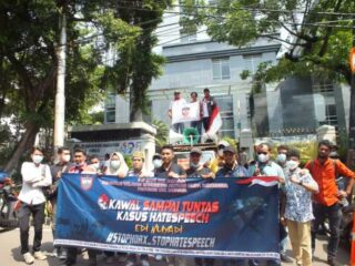 Lecehkan Suku Adat, Massa Aksi Desak Edy Mulyadi Segara Dihukum