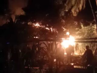 Rumah Warga Di Desa Mekarsari Lebak Selatan Dilalap Sijago Merah