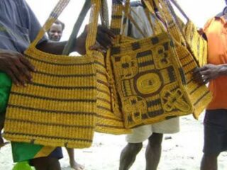 Mantap Bener ........! Dprd Kabupaten Dogiyai Kenalkan Produk Lokal Noken Anggrek