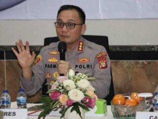 Menyuruh Wartawan Bicara Dengan Pohon, Kapolres: Kalau Memang Ada Kesalahan Kita Akan Jalankan Hukuman