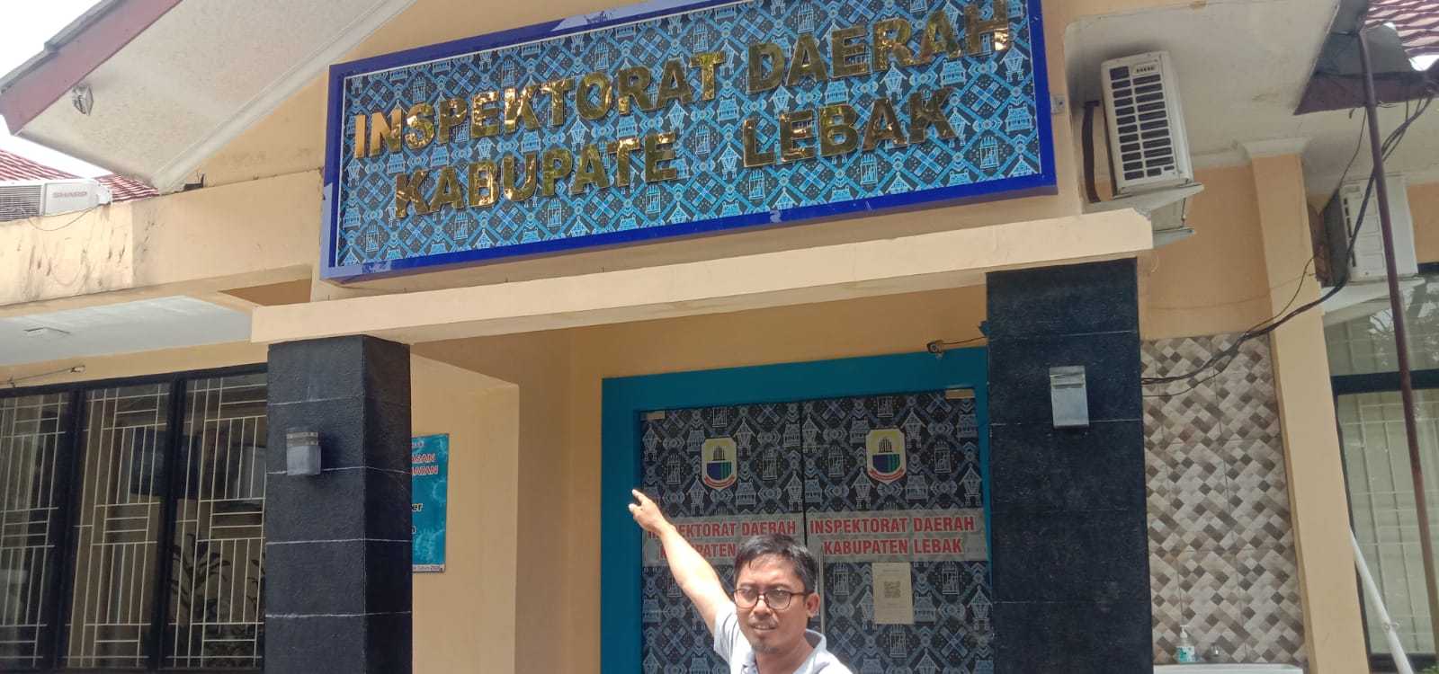 Miris, Sekdis Inspektorat Lebak Diduga Menghambat Kerja Wartawan Konfirmasi Dugaan Penjualan Tanah Bengkok 1 Miris, Sekdis Inspektorat Lebak Diduga Menghambat Kerja Wartawan Konfirmasi Dugaan Penjualan Tanah Bengkok