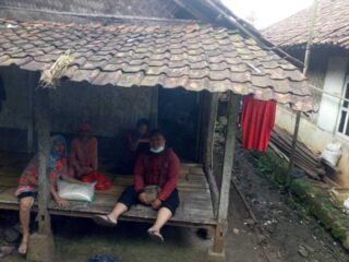 Ipsm Cadasari Bersama Kita Bagikan Sembako Kepada Warga Dipandeglang 