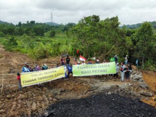 Ko Bisa Ilegal...!Alat Berat Tambang Di Kaltim Disegel