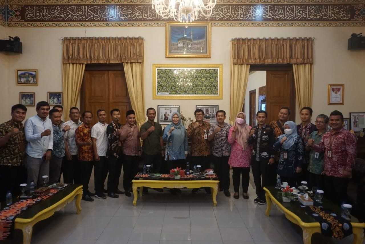 Menganggap Kuota P3K 2022 Tak Adil, Forum Honorer Teknis Administrasi Pandeglang Datangi Bupati Irna Narulita 2 Menganggap Kuota P3K 2022 Tak Adil, Forum Honorer Teknis Administrasi Pandeglang Datangi Bupati Irna Narulita