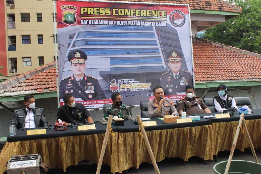 Gas...!Kejari Jakbar Hadiri Penghancuran Barbuk Narkoba Di Polres 1 Gas…!Kejari Jakbar Hadiri Penghancuran Barbuk Narkoba Di Polres