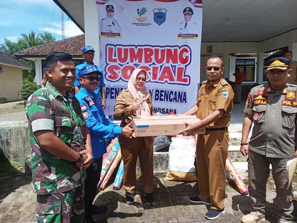 Pemkab Pandeglang Serahkan Bantuan Logistik Ke Lumbung Sosial Kecamatan 1 Pemkab Pandeglang Serahkan Bantuan Logistik Ke Lumbung Sosial Kecamatan