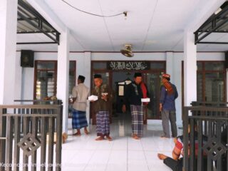 Rizal Bawazier, Munajat Sosial Dengan Gerakan Jumat Berkah &Quot;Menyasar Jamaah Sholat Jum'At Di Pemalang