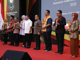 Mendagri Beri Penghargaan Daerah Terinovatif Pada Iga 2022