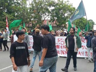 Kado Hut Lebak Ke -194 Diwarnai Aksi Demontrasi Ratusan Mahasiswa Kumala