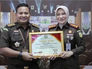 Kajari Perempuan Di Batam Kembali Raih Penghargaan