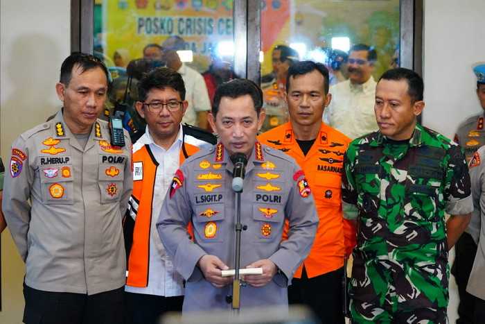 Kapolri Rotasi Puluhan Pejabat Penting, Diantararanya Komjen Ahmad Dofiri 1 Kapolri Rotasi Puluhan Pejabat Penting, Diantararanya Komjen Ahmad Dofiri