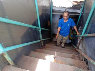Diskopindag Akan Perbaiki  Kerusakan Tangga Di Pasar Badak Pandeglang
