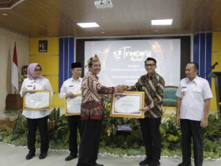 Pemkab Pandeglang Raih Penghargaan Pengelolaan Dana Desa Terbaik Dan Tercepat Dalam Salurkan Dak Fisik