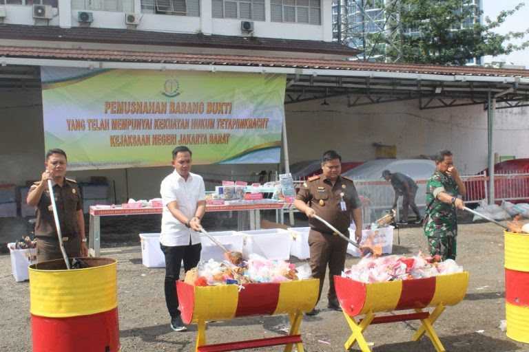 Kajari Jakbar Musnahkan Berbagai Obat Nakotika I Harian Terbit