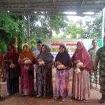 Warga Kadumerak Pandeglang Dan Perwakilan Pt.phokpand Tangerang, Bagi-Bagikan Telor Agar Kasus Stanting Diwilayahnya Menurun
