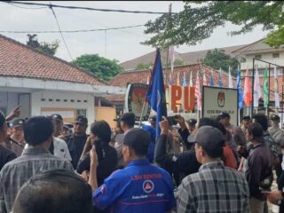Waduh!! Krl Demo Kantor Kpu Lebak Desak Ketua Kpu Dicopot 