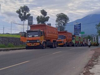 Ketua Organda Banten Marah Besar Dan Geram Melihat Banyak Truk Sumbu Tiga Masuk Pandeglang.