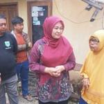 Bupati Irna Berikan Bantuan Korban Terdampak Angin Kencang