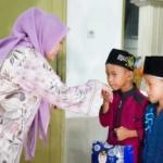 Gelar Safari Ramadan Di Kecamatan Kaduhejo, Bupati Irna Serahkan Bantuan Dan Santuni Anak Yatim