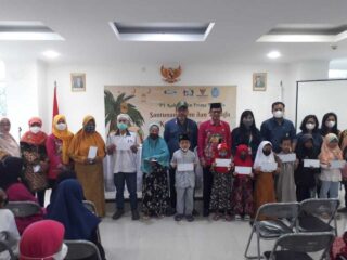 Sebanyak Seratus Yatim Dan Dhuafa Menerima Santunan Dari Pt Kalimantan Prima Persada Di Kelurahan Jatinegara