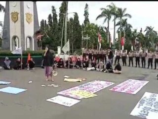 Puluhan Perwakilan Mahasiswa Pandeglang Banten Gelar Aksi Demo Refleksi Hut Pandeglang Ke 149, Sampaikan 8 Tuntutan.