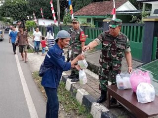 Koramil 02 Cadasari Bagikan Takjilan Ramadhan