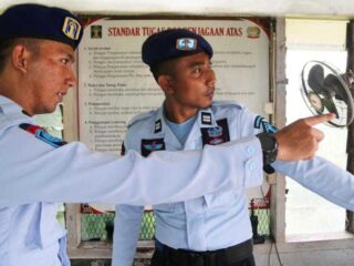 Petugas Lapas Cirebon Terapkan Keamanan Sesuai Sop, Begini Faktanya :