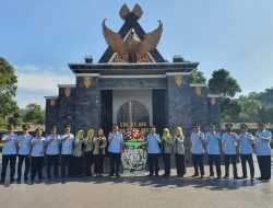 Lapas Banceuy mengikuti Kegiatan Tabur Bunga di Taman Makam Pahlawan Cikutra Bandung