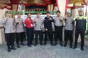 Kapolres Lebak,Akbp Wiwin Pastikan Kegiatan Jum'At Agung Di Beberapa Gereja Rangkasbitung Berjalan Aman 13 Kapolres Lebak,Akbp Wiwin Pastikan Kegiatan Jum'At Agung Di Beberapa Gereja Rangkasbitung Berjalan Aman