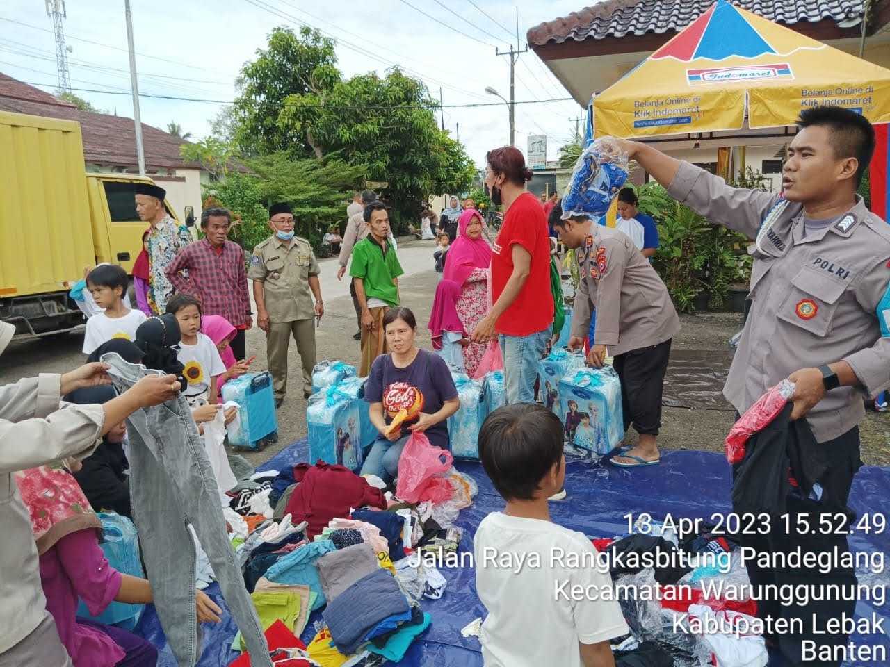 Polsek Warunggunung Dan Yayasan Bahtera Bangsa Gelar Bazar Murah Dan Bagi Takjil Ramadhan 9 Polsek Warunggunung Dan Yayasan Bahtera Bangsa Gelar Bazar Murah Dan Bagi Takjil Ramadhan
