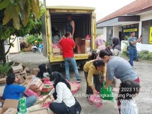 Polsek Warunggunung Dan Yayasan Bahtera Bangsa Gelar Bazar Murah Dan Bagi Takjil Ramadhan