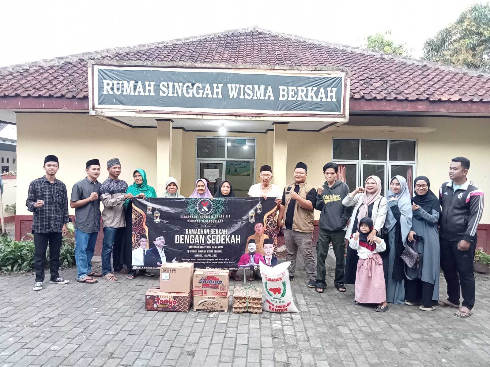 Penghuni Rumah Singgah Mendapatkan Bantuan Bingkisan lebaran dan Santunan dari Kita Pandeglang I Harian Terbit