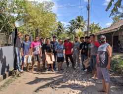 Antusias Warga Gotong Royong Perbaiki Jalan Rusak, Simak Keseruannya