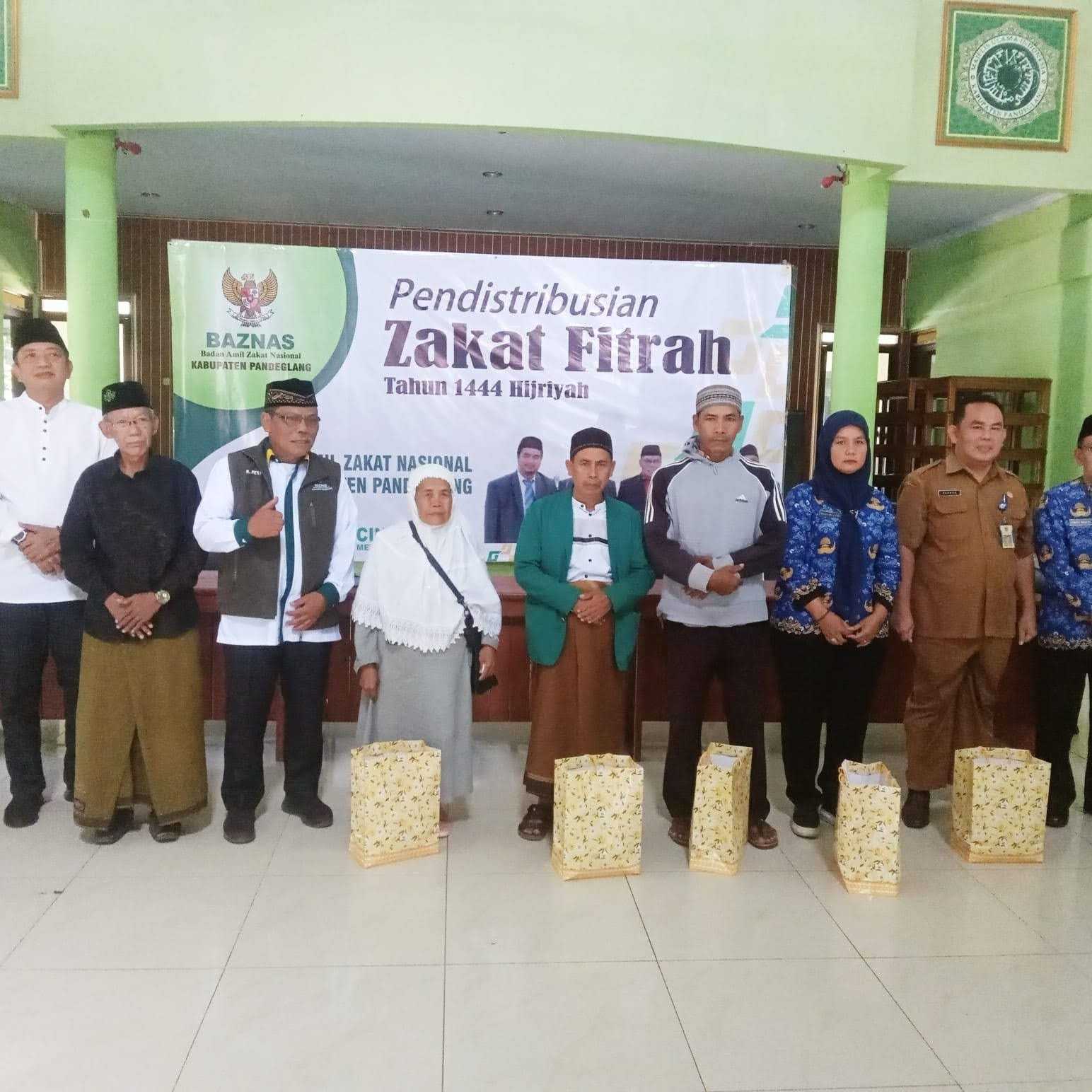 Baznas Pandeglang Distribusikan Zakat Fitrah 1 Baznas Pandeglang Distribusikan Zakat Fitrah