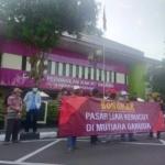 Tuntut Tenda Krucut Di Jalan Mutiara Garuda Di Bongkar Satpol Pp