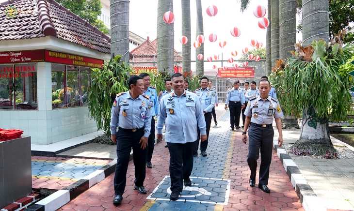 Kakanwil R. Andika Dwi Prasetya Tinjau Rutan Bandung Jelang Lebaran, Simak Selengkapnya I Harian Terbit