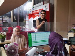 Pastikan Pelayanan Optimal, Wabup Pandeglang, Tanto Pantau Pelayanan Kantor Disdukcapil