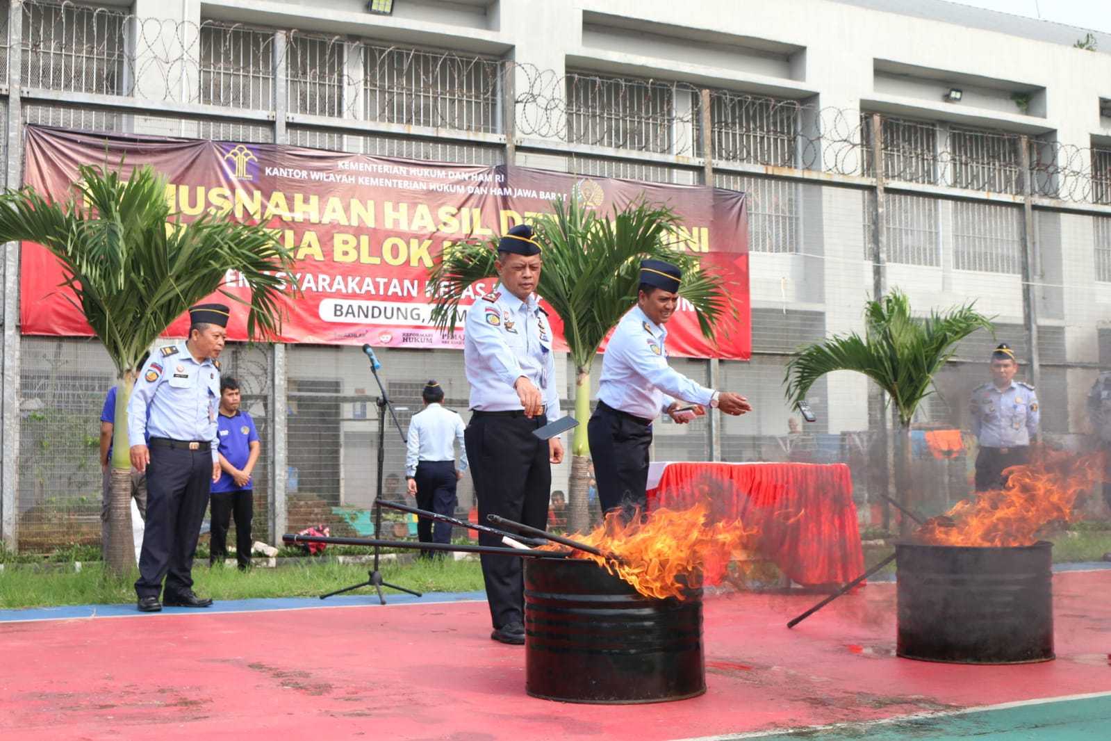 Lapas Banceuy Kemenkumham Jabar Musnahkan Hasil Razia Blok Kamar Hunian I Harian Terbit