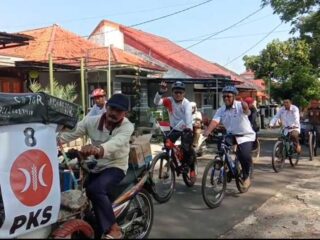 Diantar Dengan Menggunakan Becak Dan Sepeda, Pks Datangi Kpu Majalengka