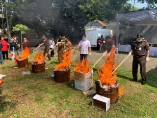 Kejari Kota Malang Musnahkan Barang Bukti Narkoba Dari 124 Perkara