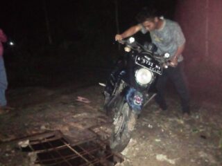 Dampak Galian Tanah Merah Pt Kenzie Bestindo Perkasa, Seorang Pengendara Terpelosok