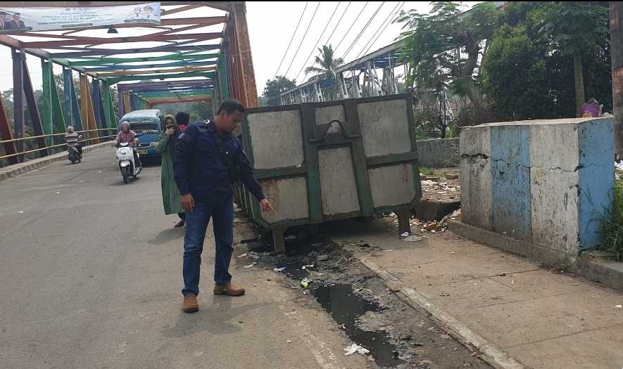 Diminta Pindahkan Bak Sampah di Jembatan Dua Rangkasbitung, Kadis DLH Lebak Minta Solusi Ke Masyarakat