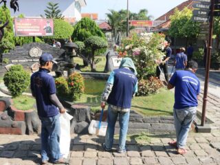 Lapas Cirebon Laksanakan Kegiatan Kebersihan Bersama Di Lingkungan Lapas