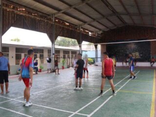 Warga Binaan Lapas Cirebon Latihan Bola Voli Jaga Stamina Dan Kesehatan